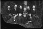 Cilvēku grupa mežmalā. No kreisās 1.rindā 1.-Elvīra Štimmere (dz.Nebare), 2.-Laimonis Prūsis, 3.-Imants Prūsis, Antonija Endele (dz.Nebare); 2.rindā 1.-Pēteris Nebars, 2.-Pēteris Prūsis, Vecpiebalgas ev.-lut. baznīcas pērminderis, 3.-Karlīna Prūse, 4.-Aina Prūse, 5.-Natālija Pomina, 6.-Marģers Prūsis. Foto - Gustavs Žakerts