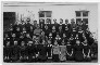 Dundagas 616 J.S.K pulciņa apsveikums Freienberga kundzei mātes dienā.  Pie 6.k. pamatskolas skolēni un skolotāja Suhocka