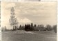 

Braki. Skats uz pagalmu no Jāņkalniņa (Rietumu) puses. Aiz kokiem redzamas ēkas.  1960.gadi.
