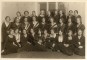 Alise Zvaigznīte(prec.Bula) un Elza Rozenberga(vēlāk Rudenāja) LU Juridiskās un Vēstures fakultātes studentes studentu konkordijas "Zinteniece" bbiedru grupā 1933.g.2.oktobrī.