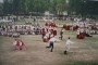 Viļāni, pilsētas stadions. Latgales novada dziesmu un deju svētki ( 1997. gada 31. maijā un 01. jūnijā).   Tuvplānā redzami jaunieši  tautas tērpos, dejas "Tiš , koktā" laikā,  uz Viļānu stadiona zālāja.